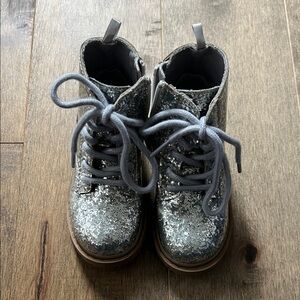 EUC Old Navy size 7T Sparkly Silver Kids Boots